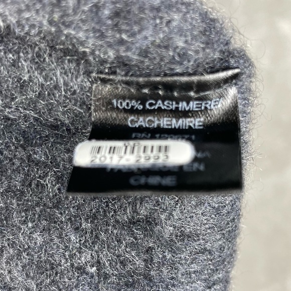 Skull Cashmere Sweater Womens Small Madison Cozy Soft Casual Grunge Goth Punk - Picture 8 of 8